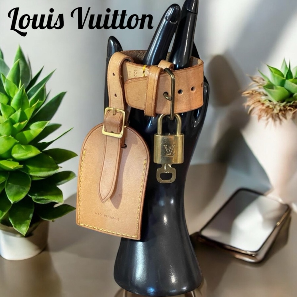 Louis Vuitton Vachetta Leather Luggage Name Tag Strap Holder, lock & key EUC 313